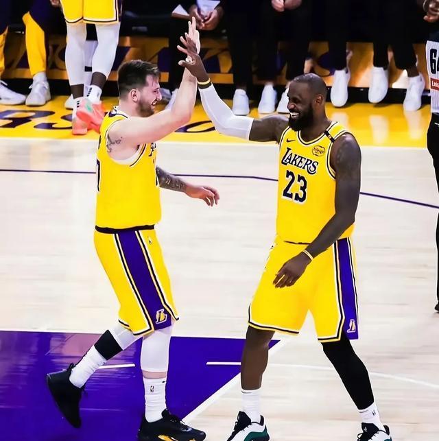 九游体育：湖人队新赛季：比斯利能否成为稳定的外线火力点，为球队提供更多进攻选择？的简单介绍