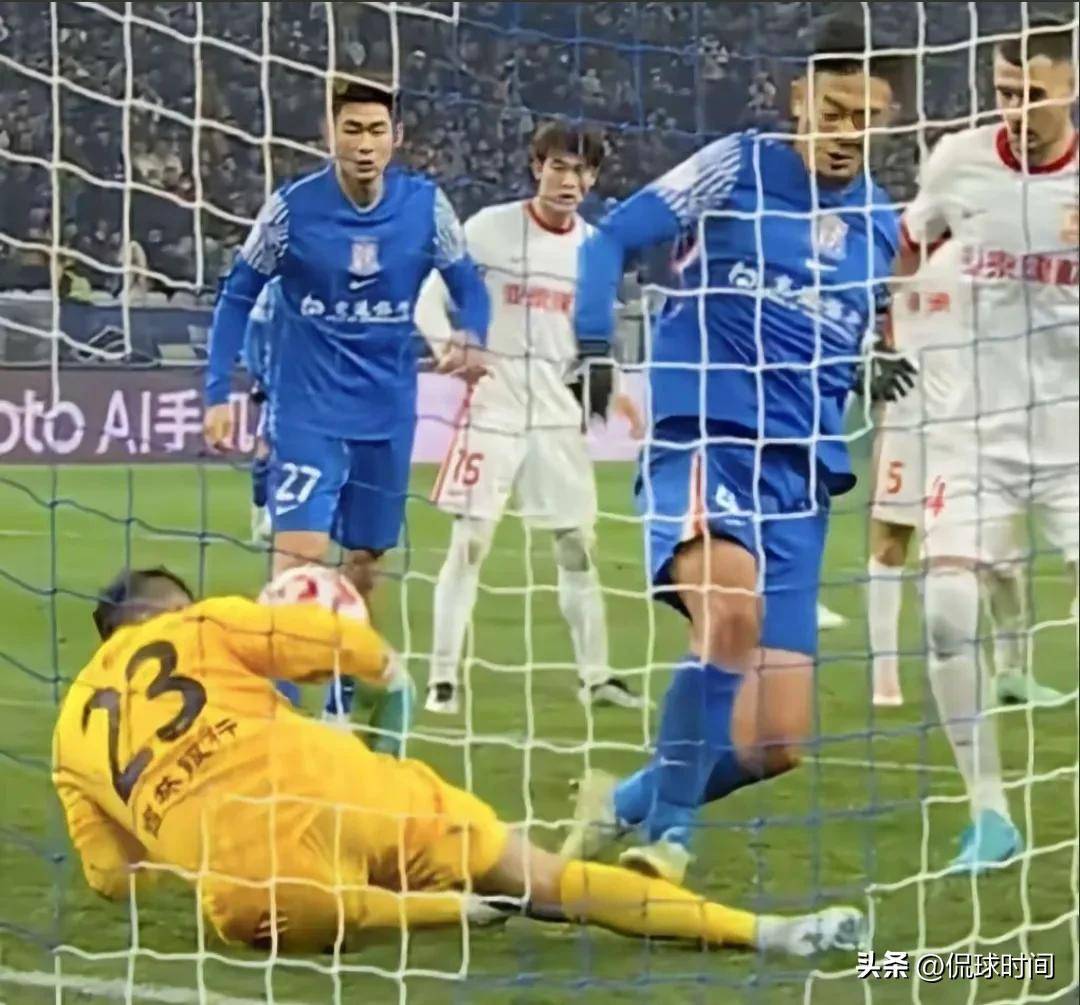 关于九游体育:中超裁判报告引发争议:判罚尺度不一,VAR使用混乱的信息 关于九游体育:中超裁判报告引发争议:判罚尺度不一,VAR使用混乱的信息