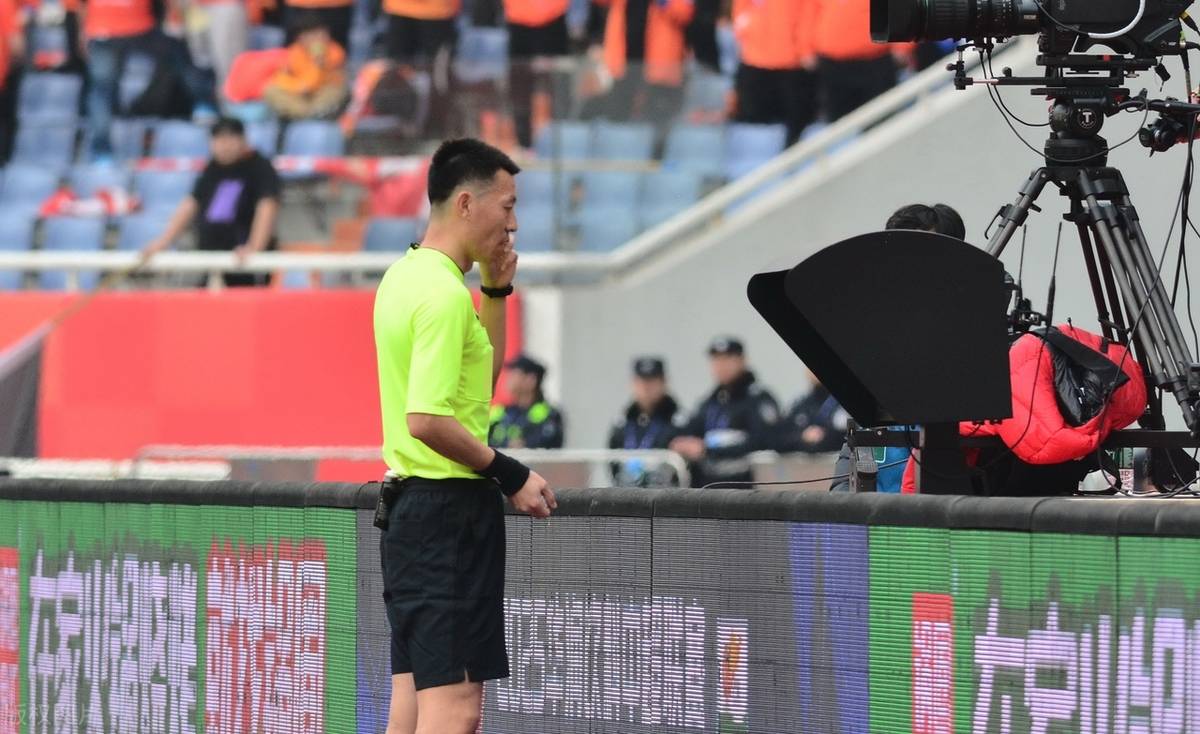 关于九游体育:中超联赛裁判委员会:公布裁判判罚标准,提升执法透明度的信息 关于九游体育:中超联赛裁判委员会:公布裁判判罚标准,提升执法透明度的信息