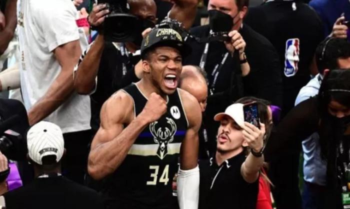 包含九游体育：战术分析：雄鹿队如何利用字母哥的突破，撕裂对手防线？的词条