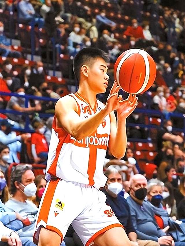 关于九游体育：中国男篮，归化球员真的能融入球队战术体系吗？的信息