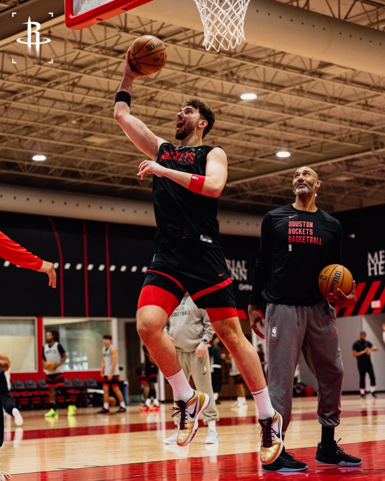 九游体育：湖人队新赛季：霍奇表示将提升防守意识的简单介绍