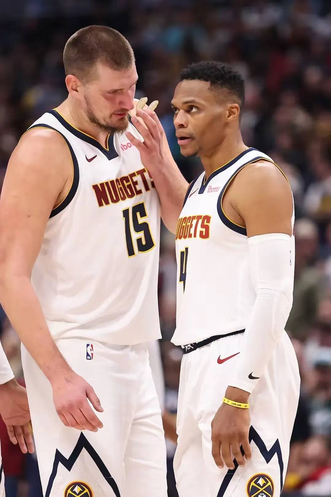 关于九游体育:掘金队约基奇的团队合作精神：如何与队友配合，提升整体实力，带领球队走向胜利？的信息