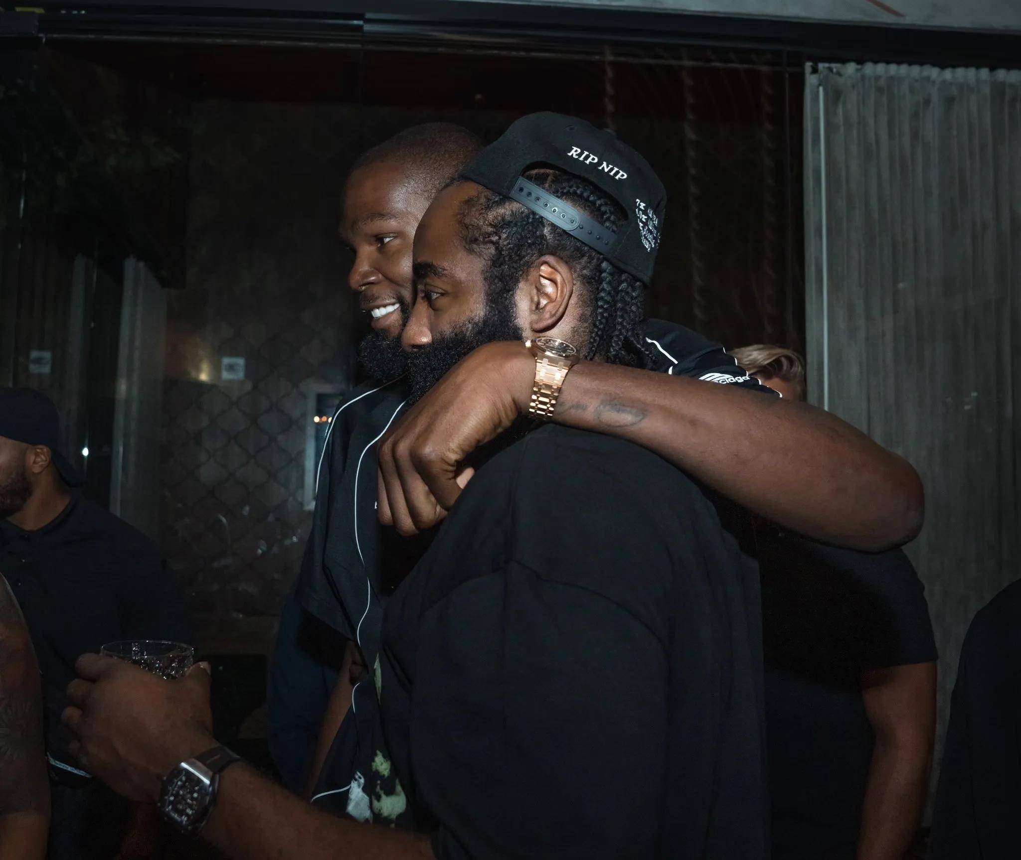 九游体育：NBA球星纪录片：讲述字母哥的成长故事