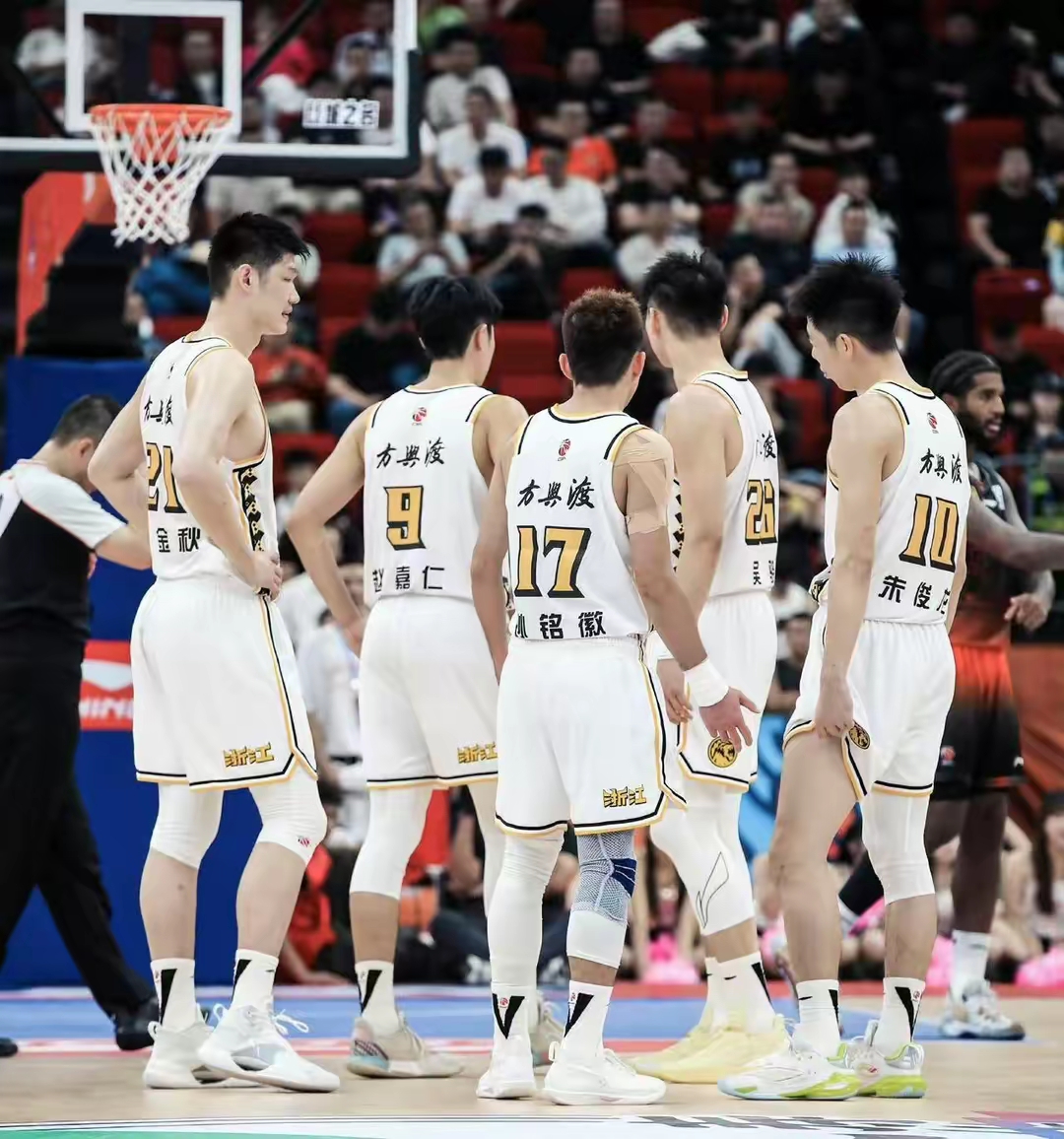 包含九游体育：CBA球队的球迷文化建设：如何打造更具凝聚力的球迷群体？的词条