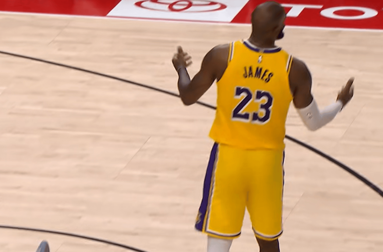 包含九游体育：规则解读：NBA新规对球员假摔的判罚的词条