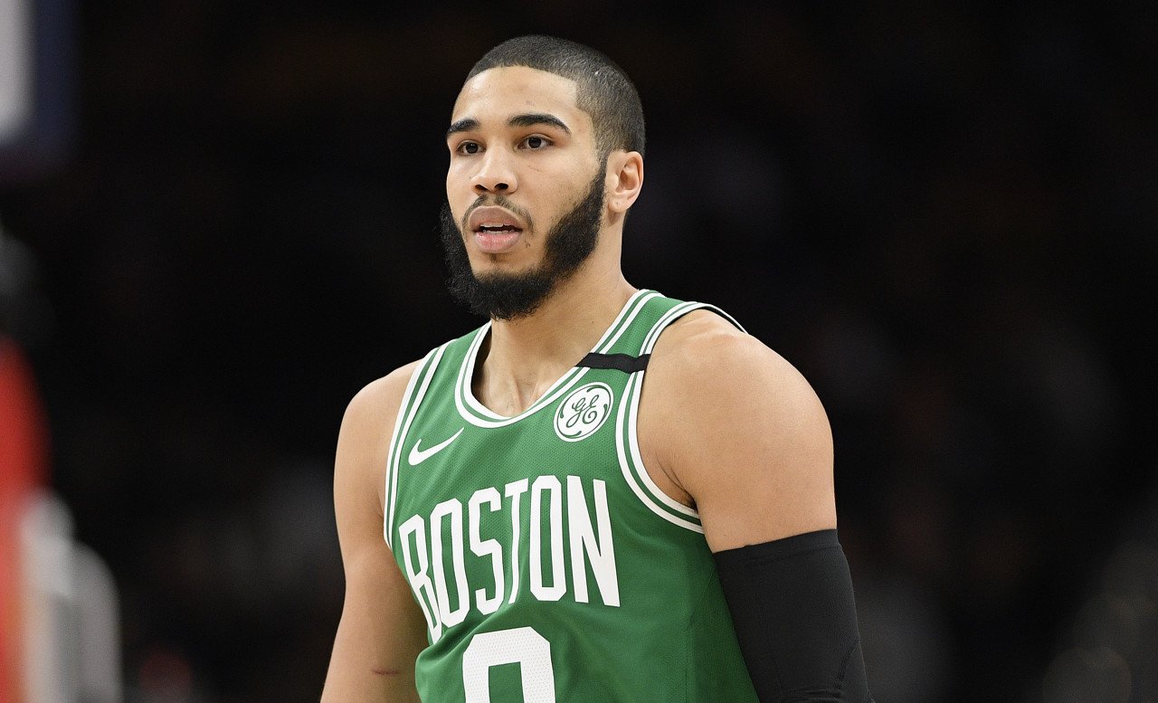 九游体育:凯尔特人队塔图姆：如何成为更好的领袖，带领球队前进，赢得总冠军，成为联盟的领军人物，影响更多人？的简单介绍